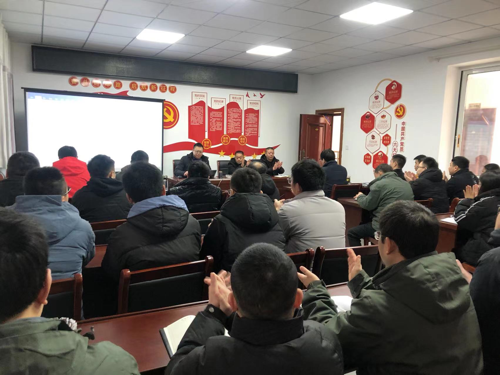 979e1f1fd416e99c46378e2b5ab68a3